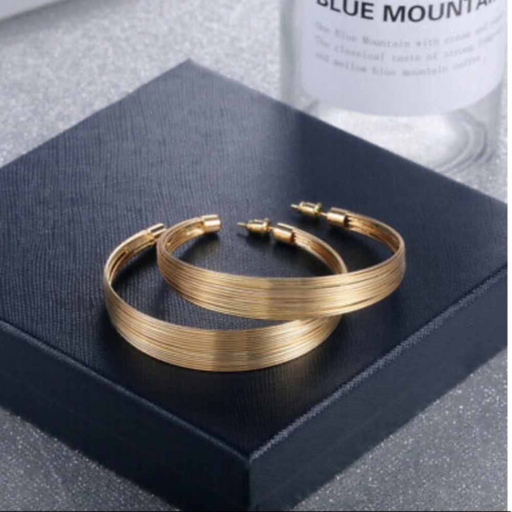 NEW 18k gold plated Hoop Earrings - Picture 3 of 4